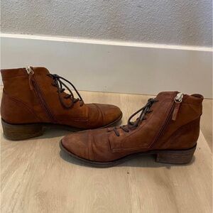 Comfortiva ankle boots